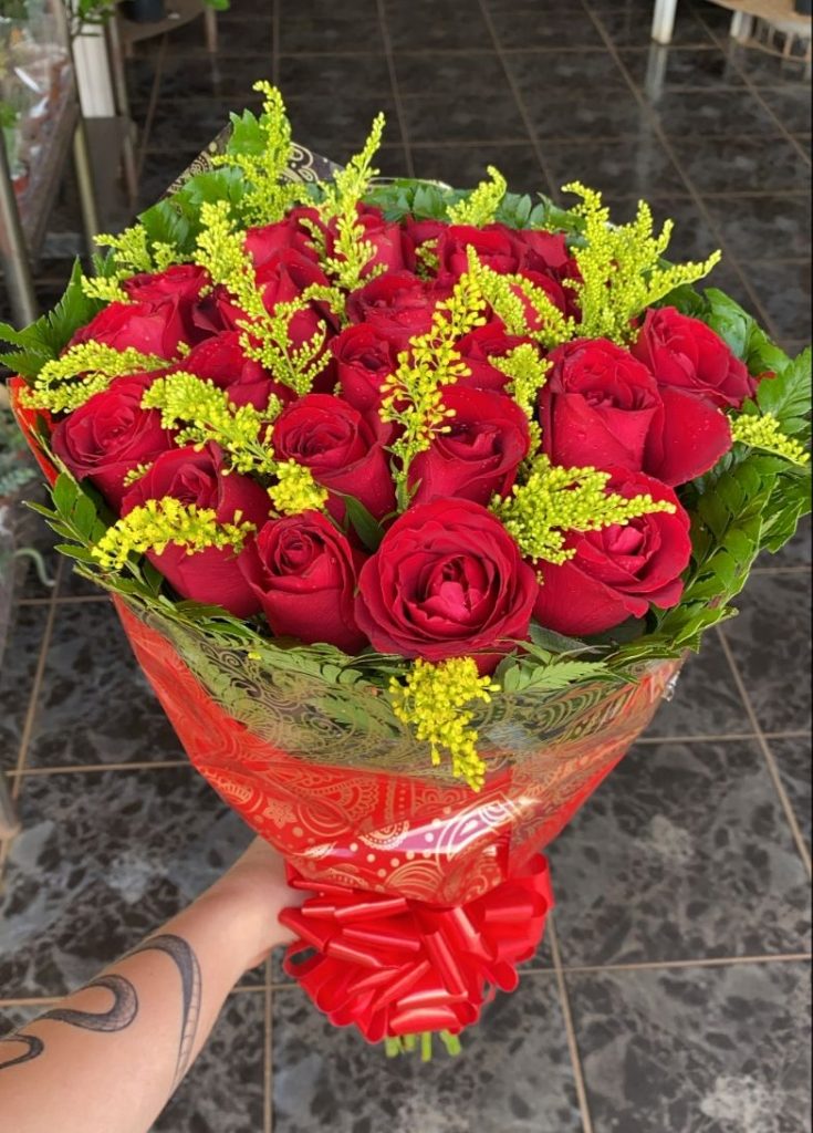 Buquê Amarradinho 18 rosas com Tango