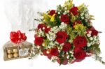 Buquê Francês 12 rosas com Ferrero